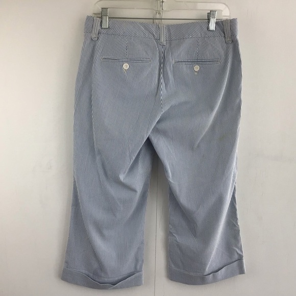 Gap Original stretch almost vintage blue and white seersucker capris. Size 6. - Picture 3 of 7
